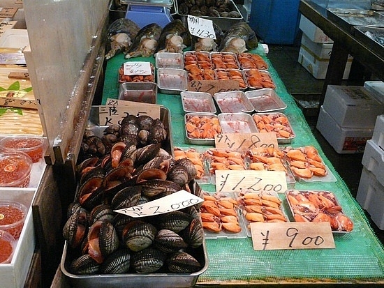 Раковины, моллюски, ракушки..на рынке Цукидзи.
